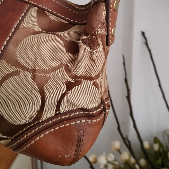 COACH Coach 10538 Signature Shoulder Bag (Used) - Picture 8 of 12